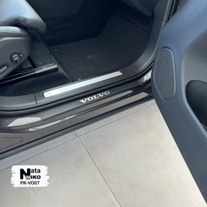 Накладки на пороги Volvo XC 60 II 2017- 4 шт на метал Premium нержавейка + плівка Карбон NataNiko